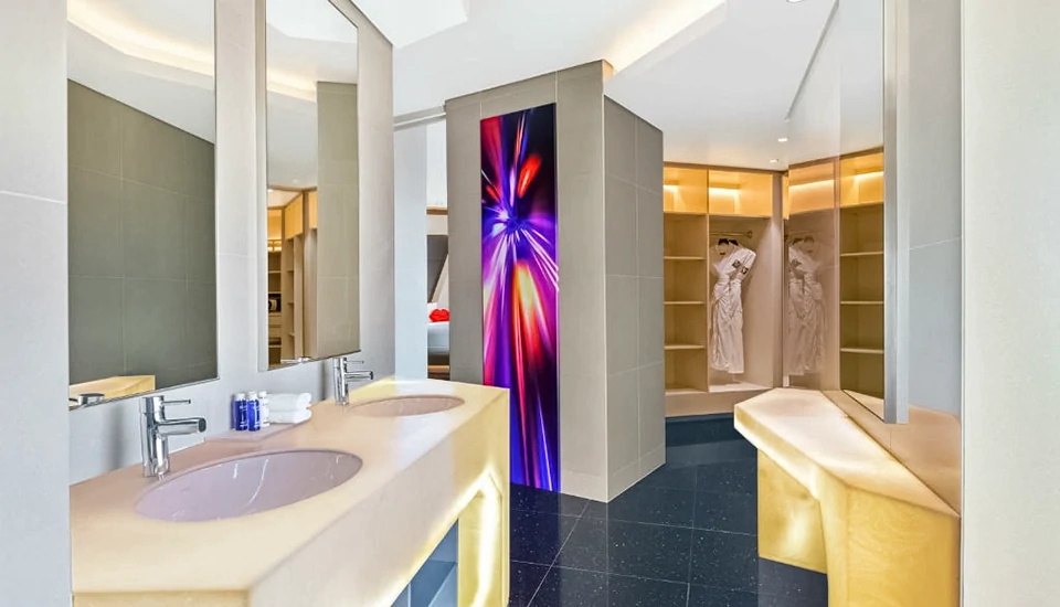 وی هتل دبی کیوریو کالکشن با هیلتون